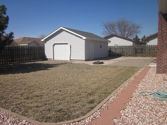 3rd image of 3715 Hillcrest Dr