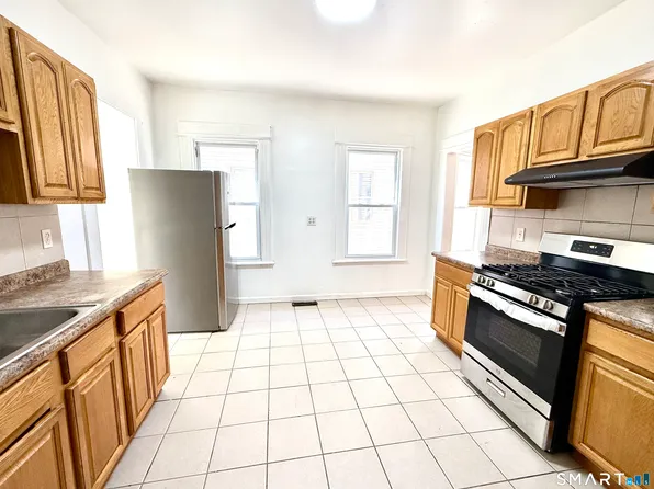 202 6th St Floor 1, Bridgeport, CT 06607