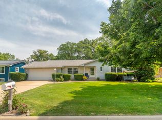 313 Longview Dr, Waterloo, IA 50701