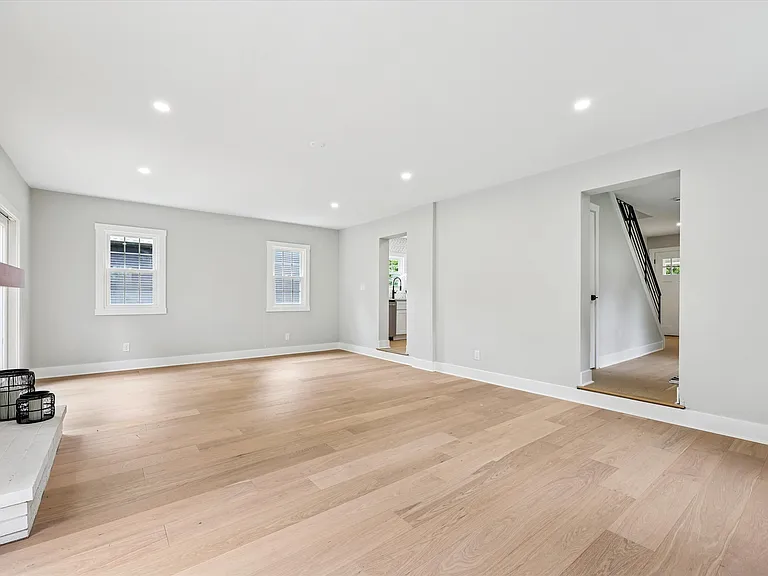 218 Biddulph Rd — Photo 10