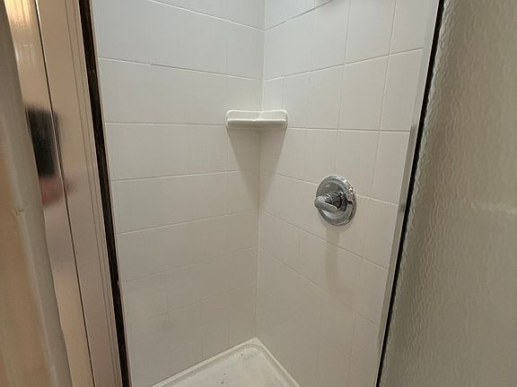 5th image of 304 E 83rd St #3E
