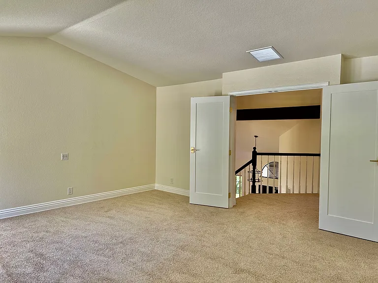 25682 Nottingham Ct — Photo 7
