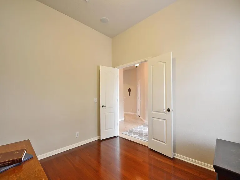 111 Miss Ashley St — Photo 8