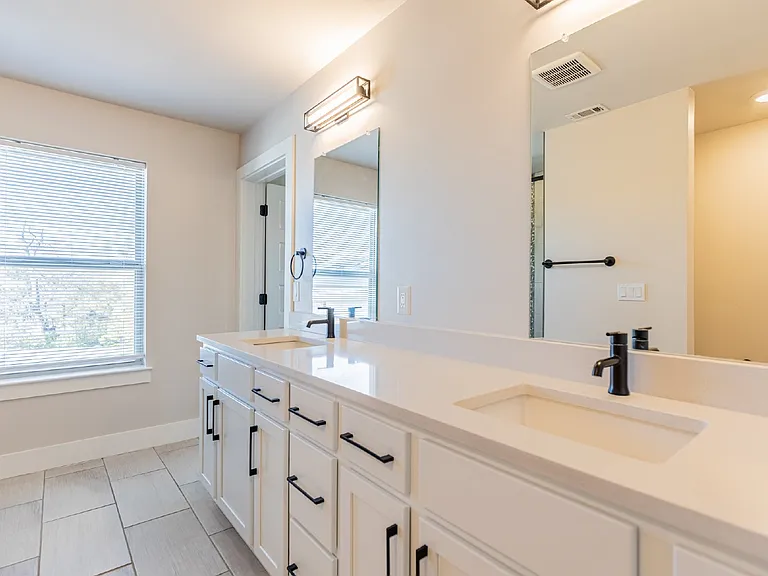 130 Rose Ln #202 — Photo 35