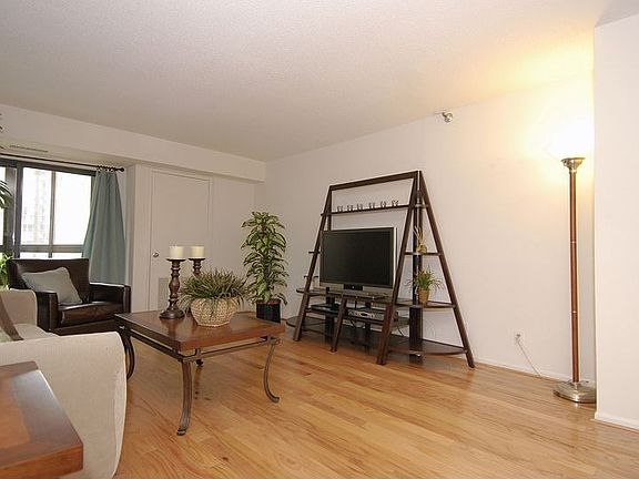 4th image of 900 N Stafford St APT 903