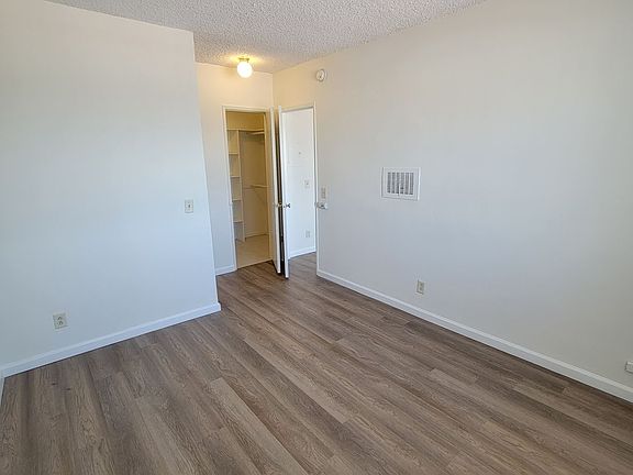 4th image of 18429 Prairie St APT 28