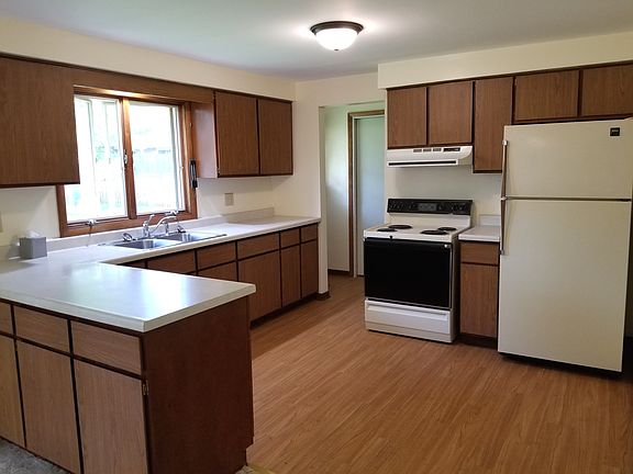 3rd image of 807 Bonnie Ln