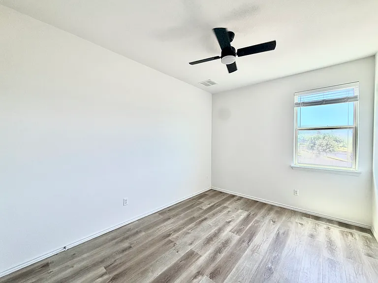704 Gunning Cv — Photo 22