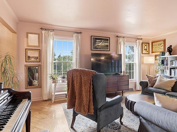 4th image of 2800 Berkshire DRIVE