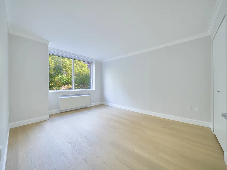 160 Riverside Blvd #304 — Photo 11