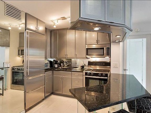 4th image of 340 E 80th St #2W