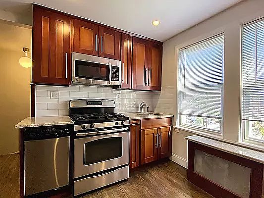 2nd image of 20-33 32nd St #3