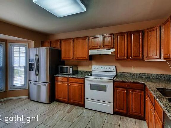 5th image of 51 Cedarwood Cir