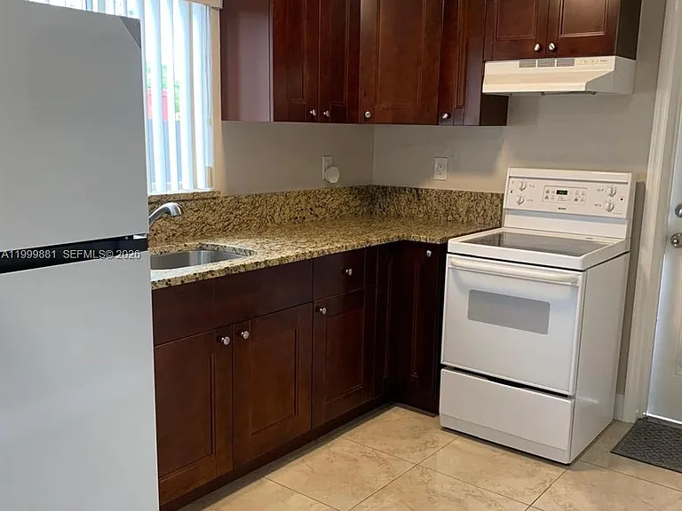 19121 NE Miami Ct #1 — Photo 3