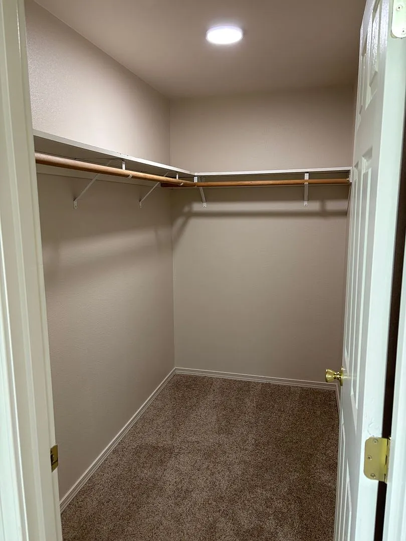 1 Bedroom Unit with Detached Garage — Photo 4