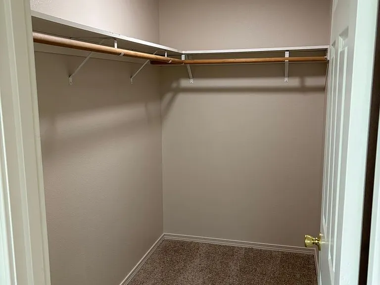1 Bedroom Unit with Detached Garage — Photo 7