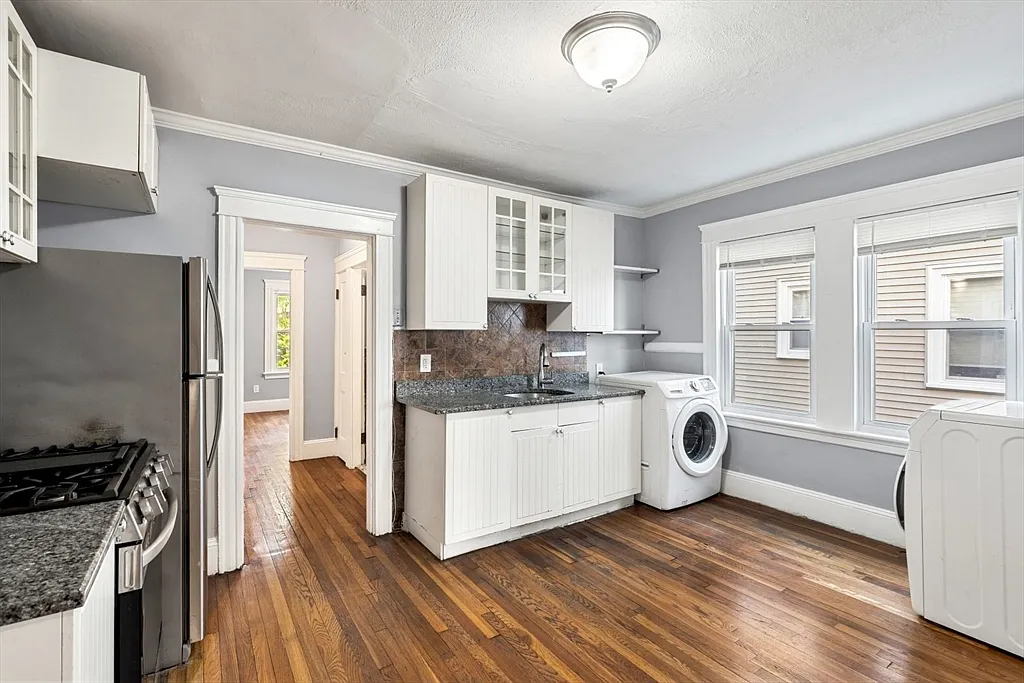 Building Photo - 193 Florence St #1R