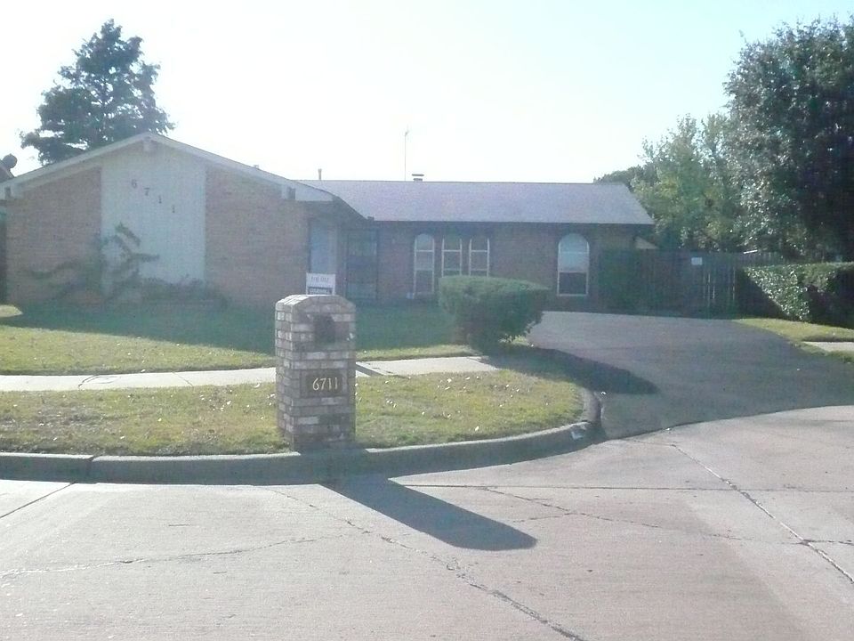 6711 SW Chaucer