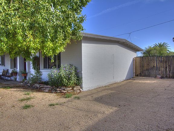 3rd image of 3725 E Laurel Ln