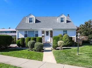 132 Bethel Road, Albertson, NY 11507