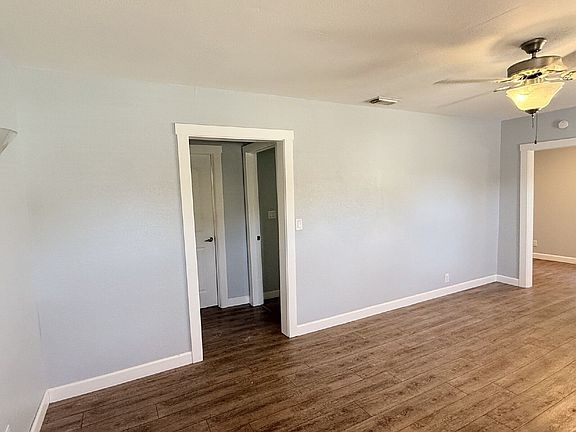 3rd image of 4936 Rosedale Pl N