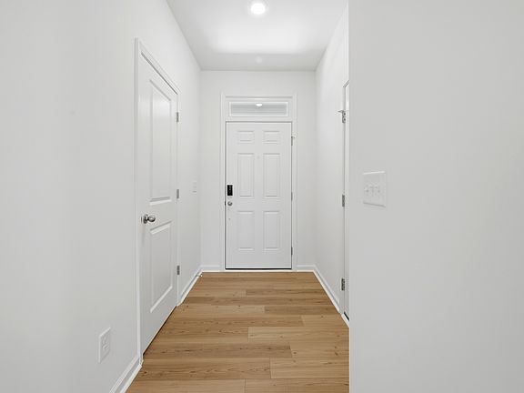 5th image of 210 Parker Ln