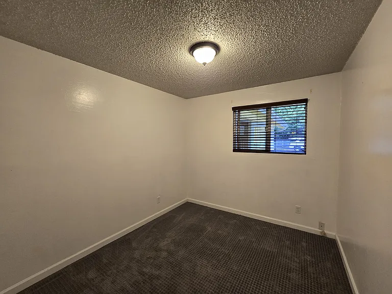 20618 Kelly Lake Rd E — Photo 11