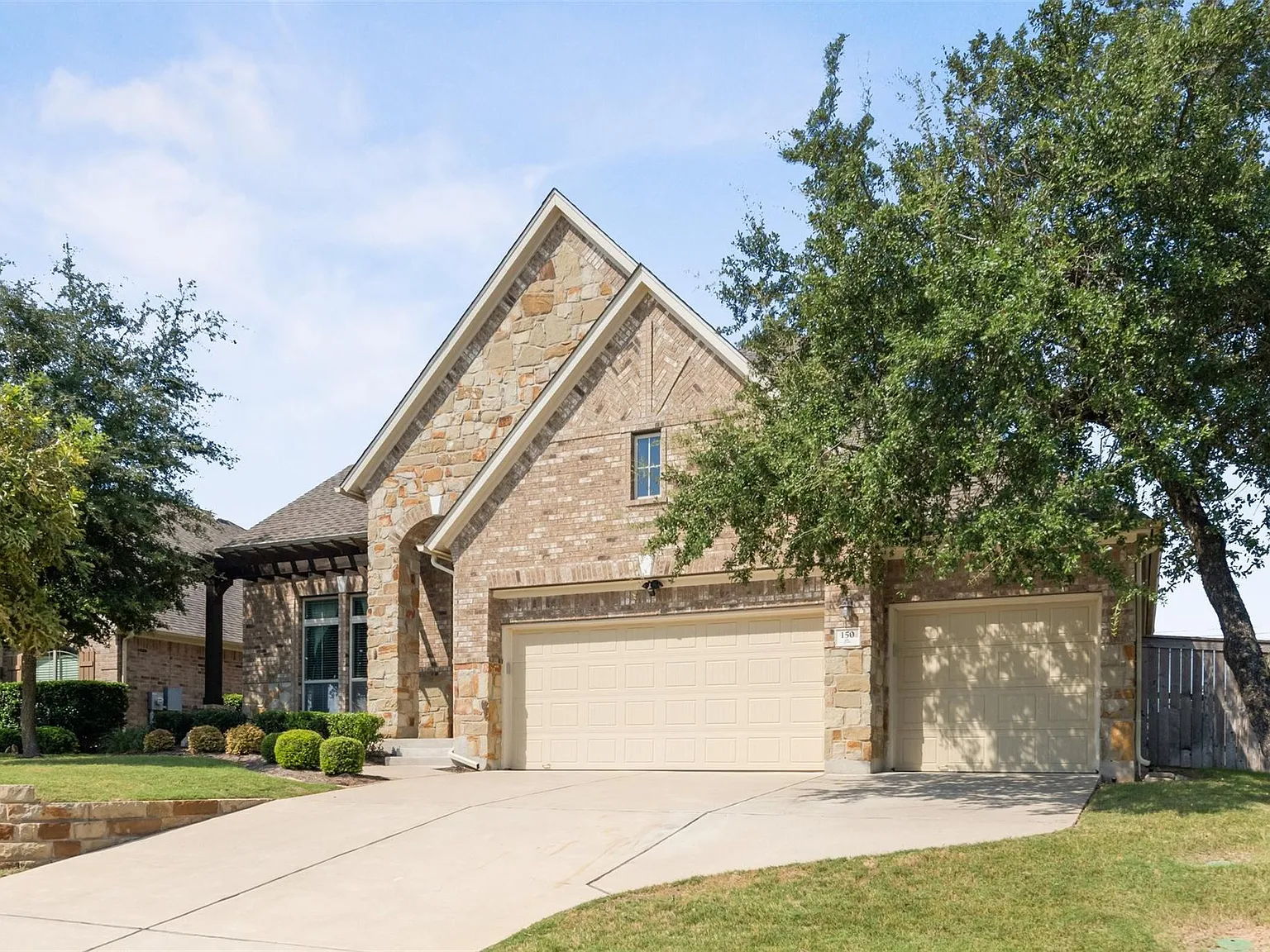 4 bed, 3.5 bath, 2829 sqft, $3,200 — Photo 2