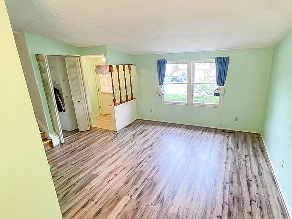 3rd image of 6449 Goldfinch Dr