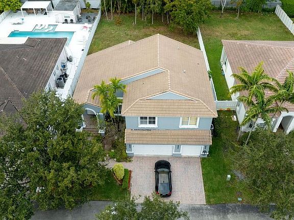 3rd image of 3925 SW 53rd Ct