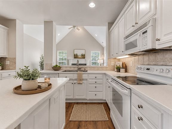 4th image of 5305 S 44th Pl