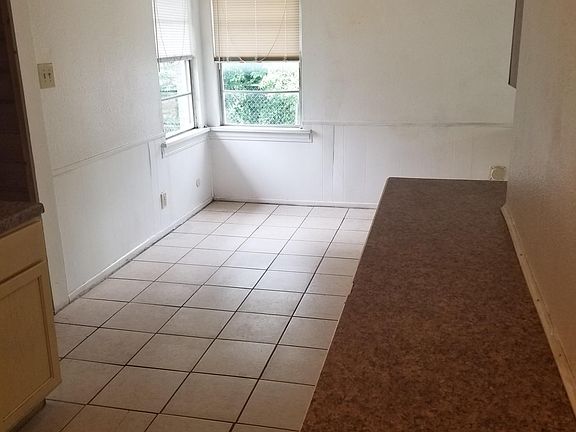 5th image of 8009 Laura St