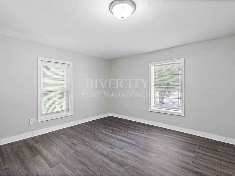 1580 Oriole St — Photo 8