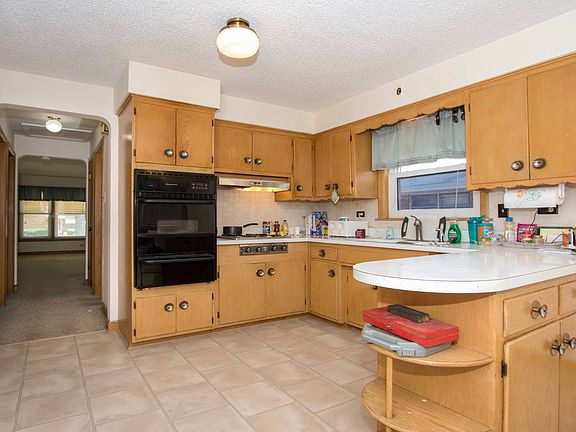 4th image of 8728 S Stevens Dr