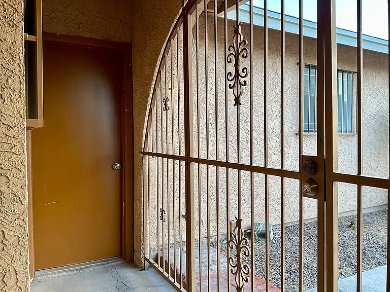 1312 N North St — Photo 34