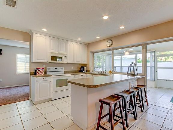 4th image of 104 N Bay Hills Blvd