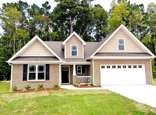 417 Peregrine Ridge Rd, New Bern, NC 28560