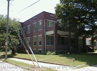 602B W State St, Springfield, MO 65806