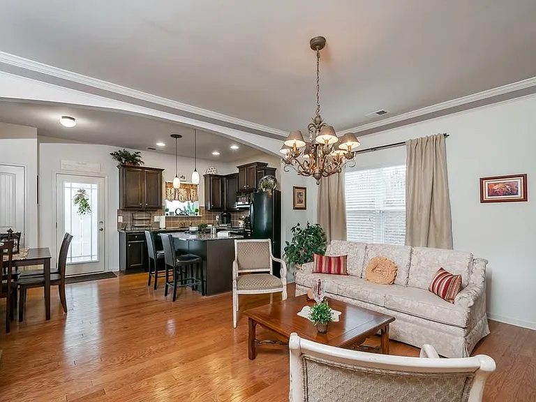 1645 Townview Ln — Photo 4