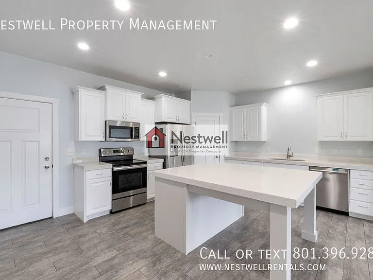 3596 E Ruby Ln — Photo 2