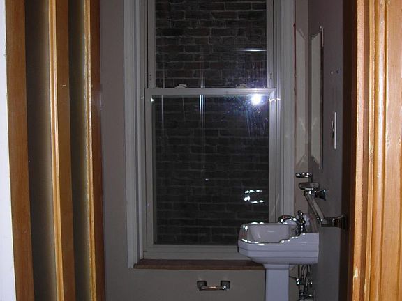 5th image of 1012 Allen Ave Floor 2