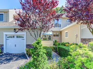 36 Villas Cir, Melville, NY 11747