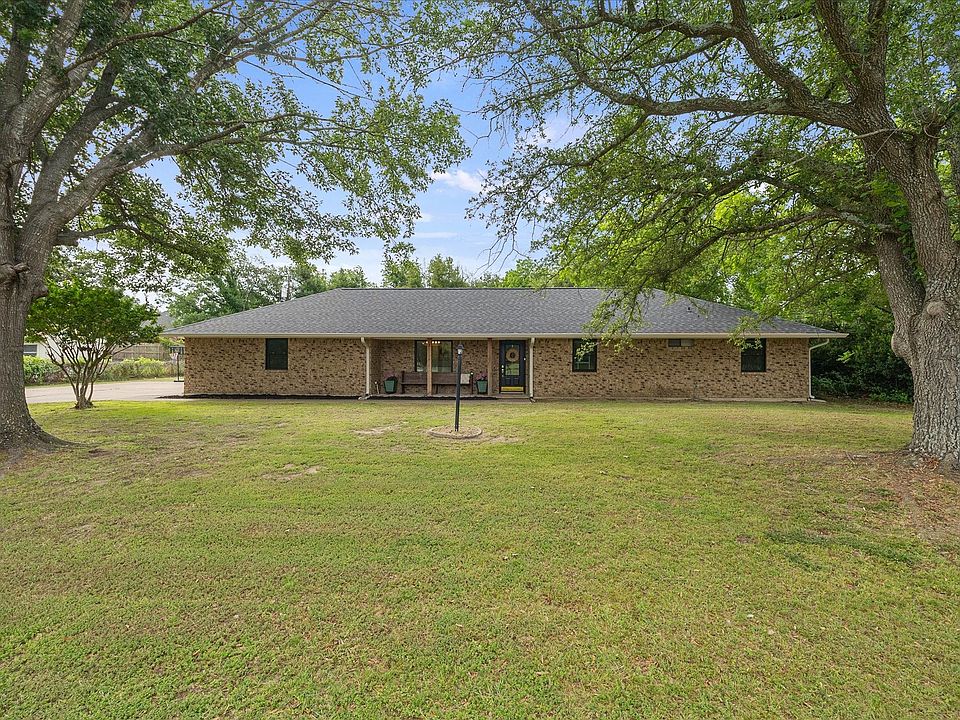 1st image of 228 Kings Creek Dr