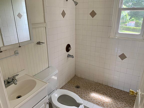 3rd image of 109 Peters St