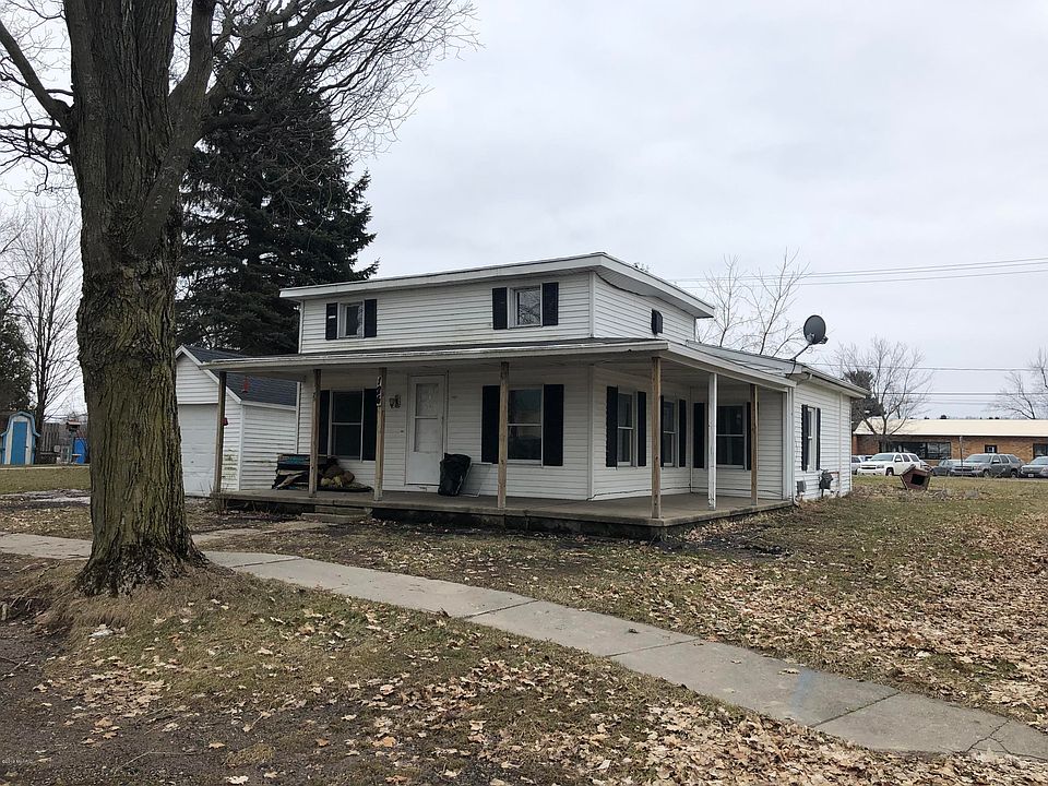 1st image of 126 W Oak St