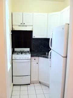 1st image of 601 McLean Ave APT 3B