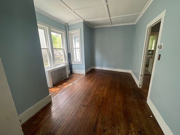 4th image of 117-119 Lincoln St #117