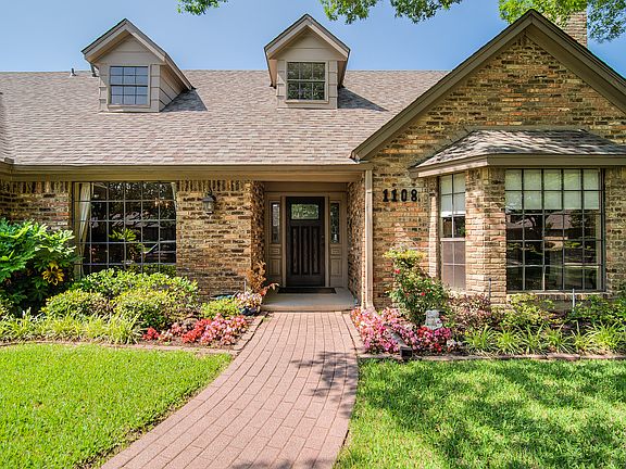 3rd image of 1108 Chesterton Dr