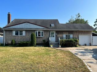 20 Days Ave, Selden, NY 11784