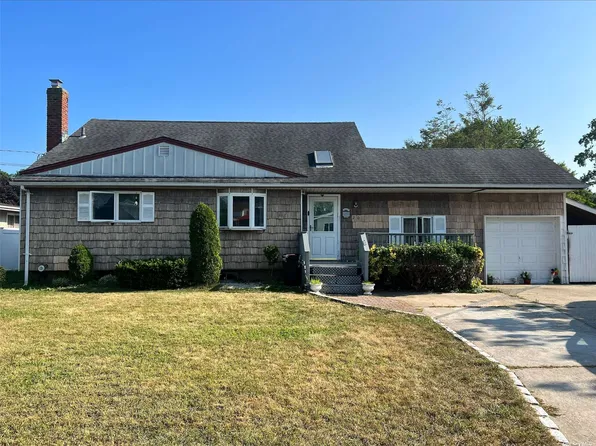 20 Days Ave, Selden, NY 11784